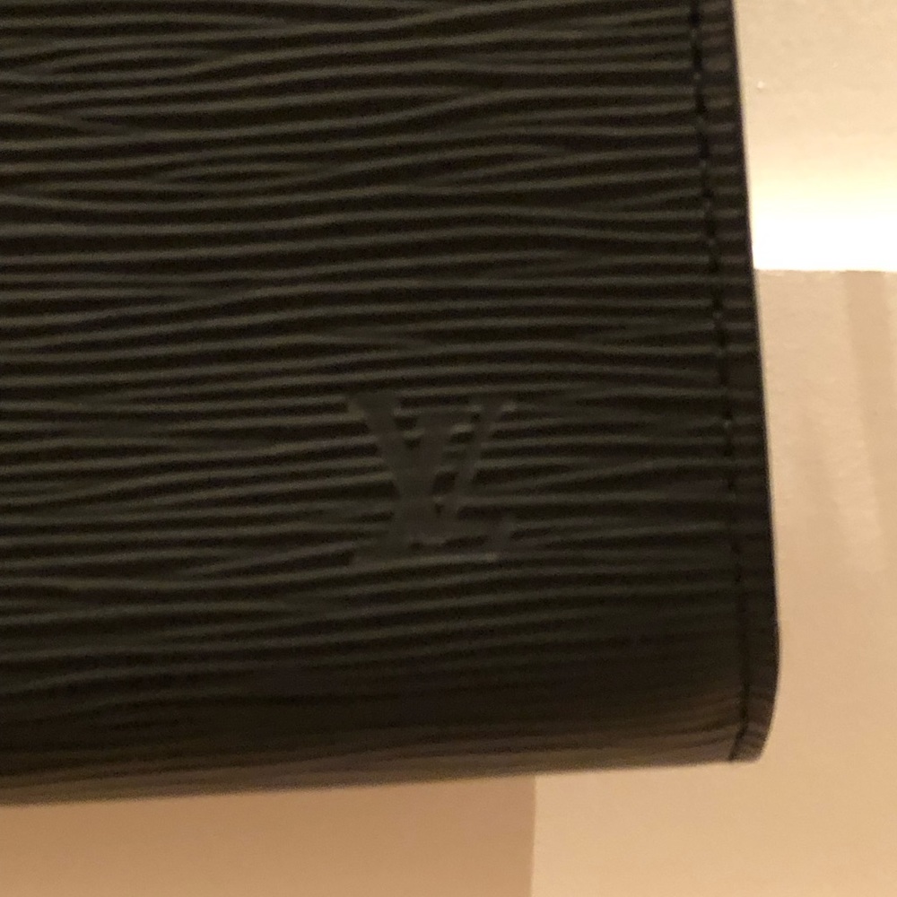 LV black pochette bag💵 - Picture 3 of 5